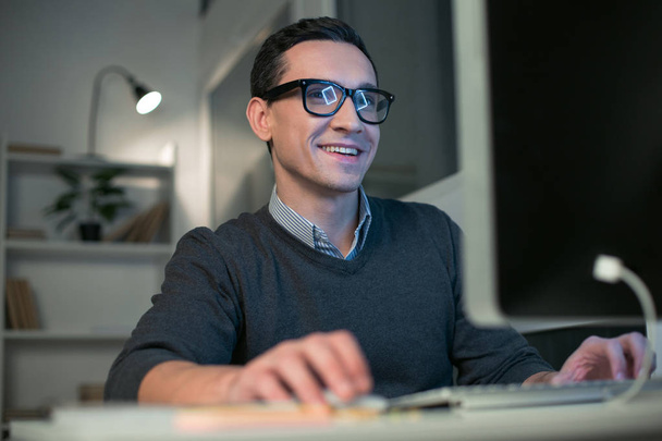 Attractive male programmer creating software - Foto, afbeelding