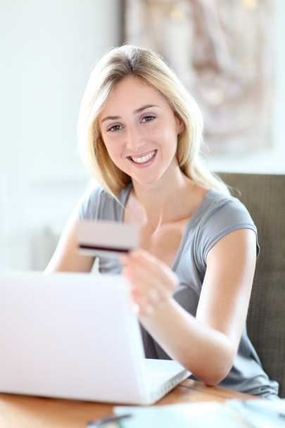 Young woman doing online shopping - Photo, Image
