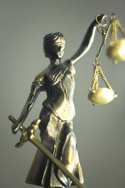 Статуя юридической фирмы
 - Фото, изображение