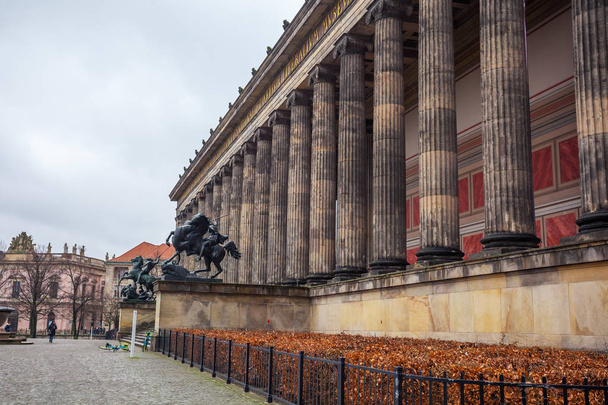 der bau des alten museums auf der Museumsinsel in berlin - Foto, Bild