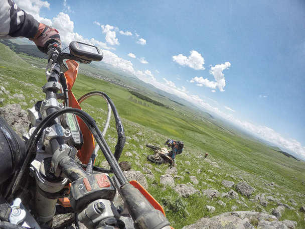 Enduro journey with dirt bike high in the mountains - Foto, Bild