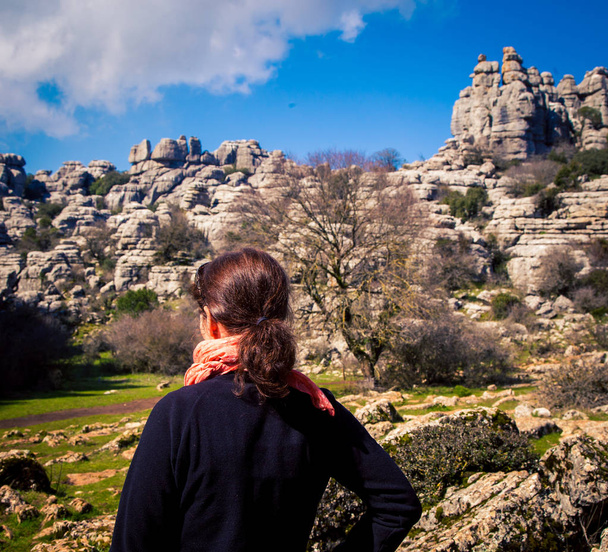 Žena v El Torcal skalní útvary ve Španělsku Antequera - Fotografie, Obrázek