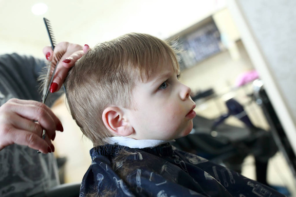 Child at hairdresser - Fotografie, Obrázek