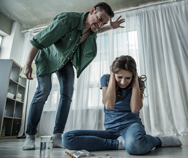 Angry husband abusing his wife - Foto, Bild