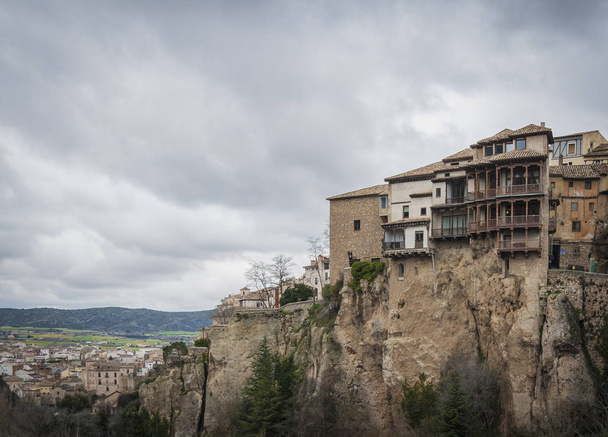 maisons suspendues dans la ville médiévale de Cuenca, Espagne
 - Photo, image