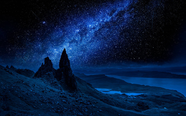 Old Man of Storr at night with milky way, Scotland - Foto, Imagem