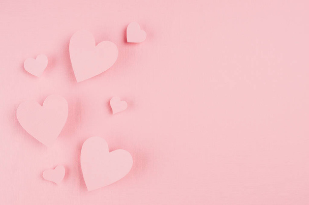 Paper hearts soar on pink background, copy space. Valentine. - Zdjęcie, obraz