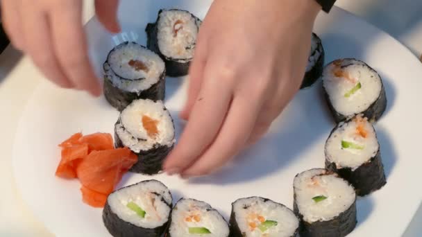 Crear un conjunto de rollos de sushi
. - Metraje, vídeo