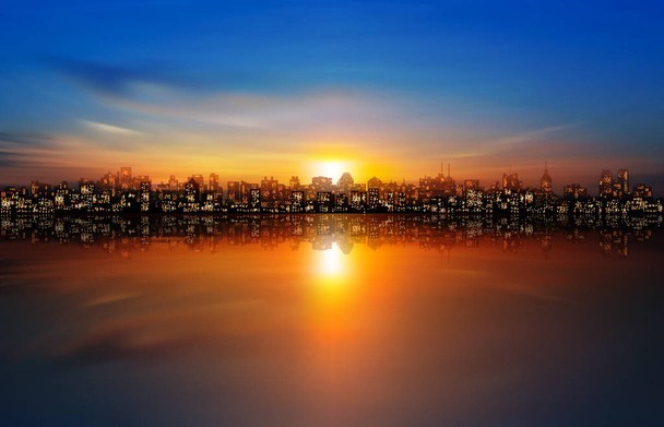 abstracte aard achtergrond met panorama van de stad wolken en zonnen - Vector, afbeelding