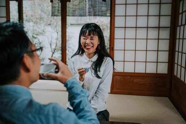 Young japanese couple spending time in their house - Foto, afbeelding