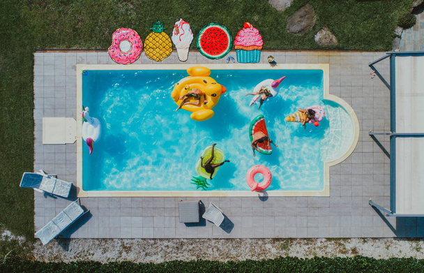 group of friends having fun in the swimming pool  - Foto, Imagem