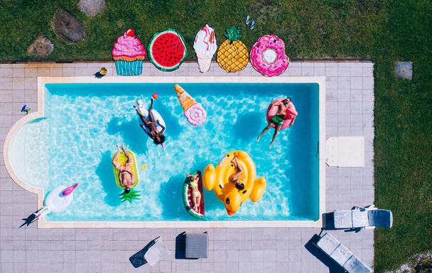 group of friends having fun in the swimming pool  - Foto, Bild