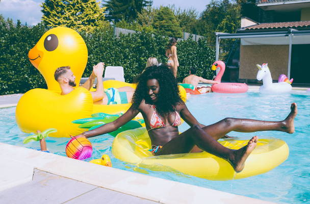 group of friends having fun in the swimming pool  - Fotoğraf, Görsel