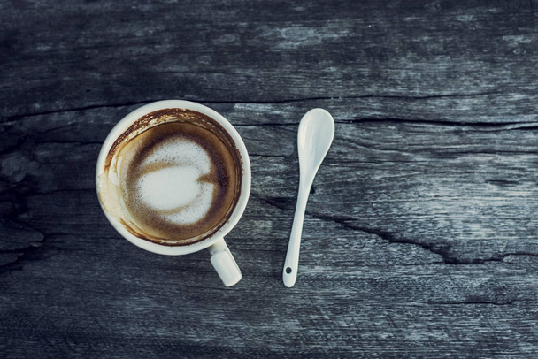 гаряча кава на дерев'яному столі
 - Фото, зображення