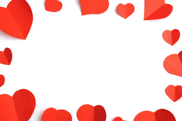 Červené papírové srdce izolované na bílém - Fotografie, Obrázek