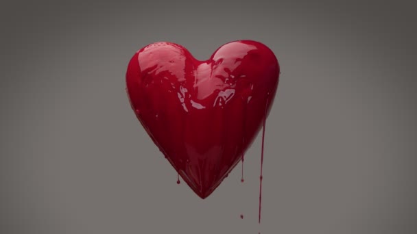 corazón húmedo rojo volador en el aire con líquido transparente rojo lo cubrió y derramó sobre él
 - Imágenes, Vídeo