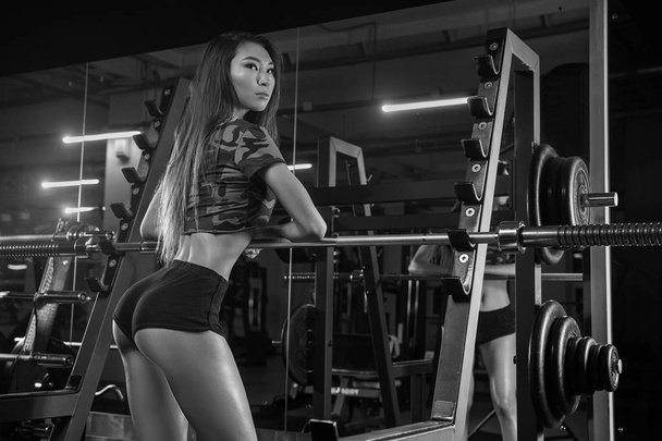 Portrait of young beautiful Asian woman working out at the gym - Fotografie, Obrázek
