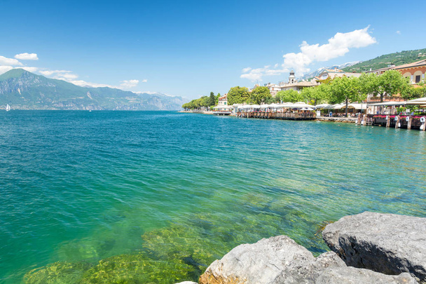 niesamowite jezioro garda we Włoszech - Zdjęcie, obraz