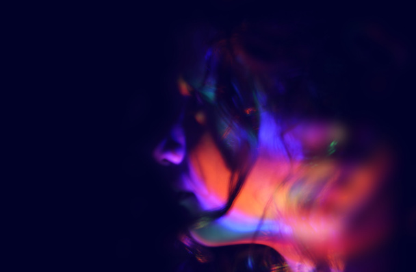 abstract portrait of young girl under colorful fluorescent Neon dark lights, enigmatic style. - Фото, зображення