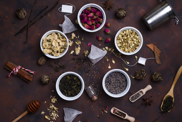 紅茶とボウルの天然添加物のコレクション - 写真・画像