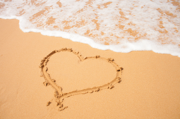 Heart on the sand - Zdjęcie, obraz