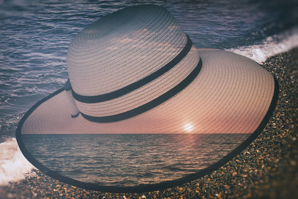 Γυναικείο καπέλο από τη θάλασσα. Διπλή έκθεση. - Φωτογραφία, εικόνα
