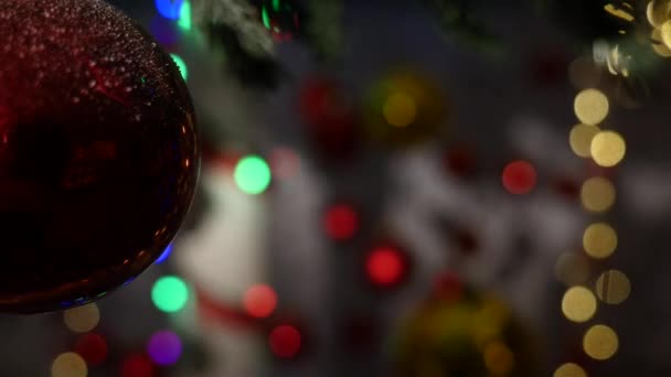 Bolas de Natal coloridas. Conjunto de decorações realísticas isoladas
 - Filmagem, Vídeo
