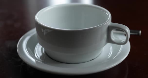 Pour tea in a cup - Πλάνα, βίντεο