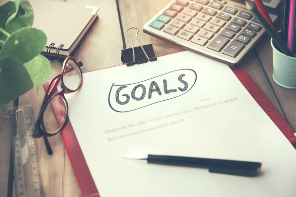 notebook is with "GOALS"  text - 写真・画像