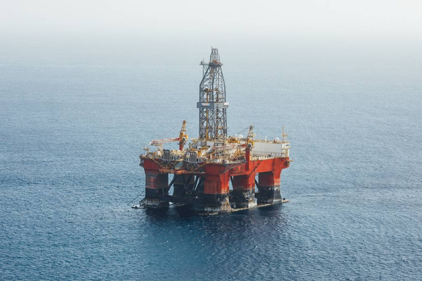 Морская нефтегазовая платформа
 - Фото, изображение