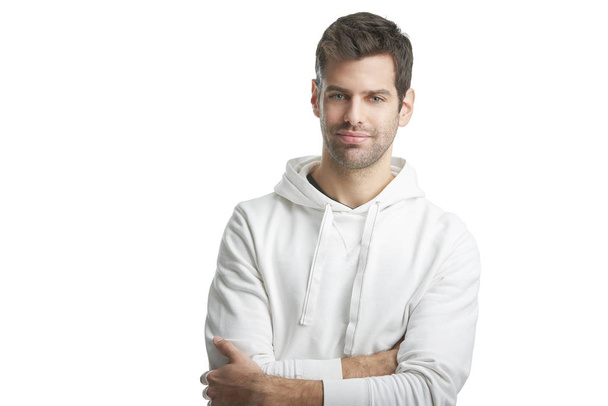  man with folded arms wearing hoodie  - Zdjęcie, obraz