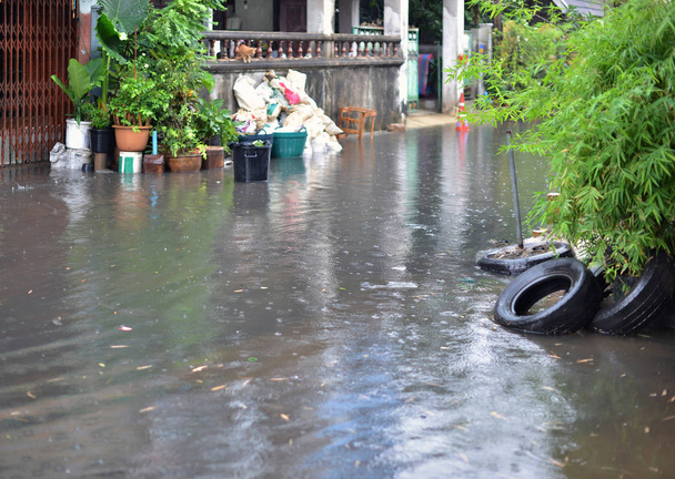 Tulva Bangkokissa sateella, Thaimaa
 - Valokuva, kuva
