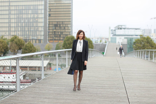 journalist woman in business clothes go to work. - Foto, Bild