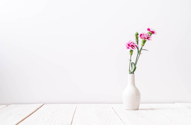 pink spring flower on wooden background - Foto, imagen