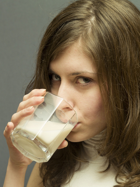 Beber leche - Foto, Imagen