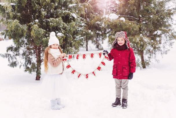 Детская любовь, дружба, Детки в лесу, подарки
 - Фото, изображение