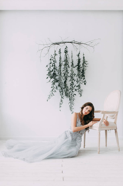 Easy spring bride's morning in the Studio with stylish decor and European-style with fresh greens - Φωτογραφία, εικόνα