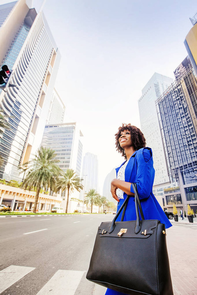 Beautiful African woman crossing the road on a street of Dubai - Φωτογραφία, εικόνα