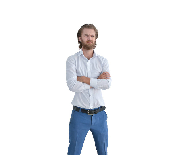 Empresario occidental estresado cruza sus brazos aislados en blanco
 - Foto, Imagen