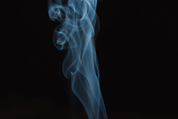 humo azul y blanco aislado en negro
 - Foto, Imagen