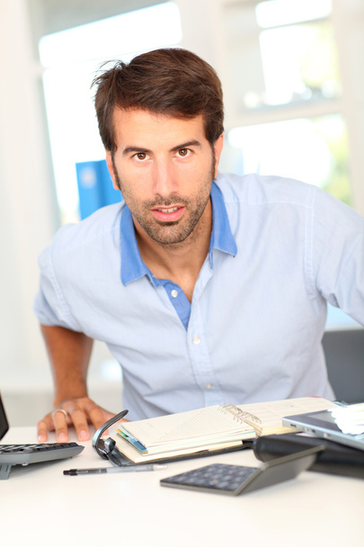 Office worker sitting at his desk - Foto, Imagen