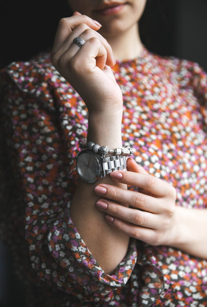 Stylish girl in blouse of flower print , watch, bracelet. Fashion, lifestyle, beauty, clothing. - Foto, afbeelding