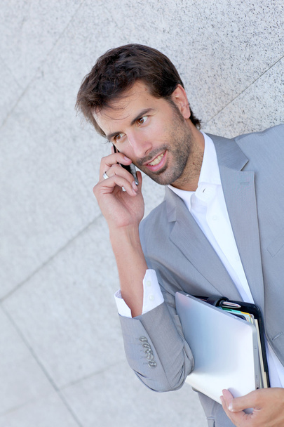 Portrait of salesman talking on mobile phone - Foto, Imagem