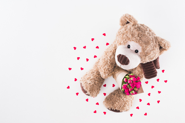 top view of teddy bear with bouquet of pink roses isolated on white, valentines day concept - Photo, Image