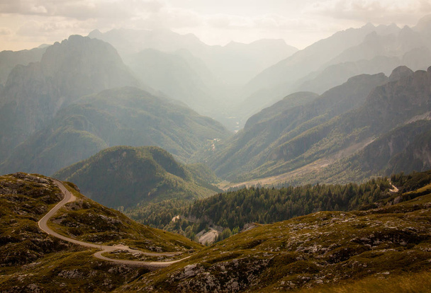 droga w Alpy góry, Słowenia, Włochy - Zdjęcie, obraz