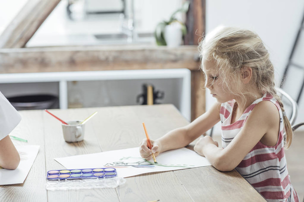 Girl Drawing With Water Colours - Zdjęcie, obraz