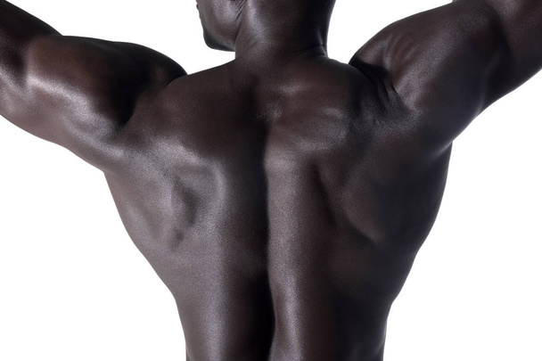 retrato de un hombre atlético negro en su espalda
 - Foto, imagen