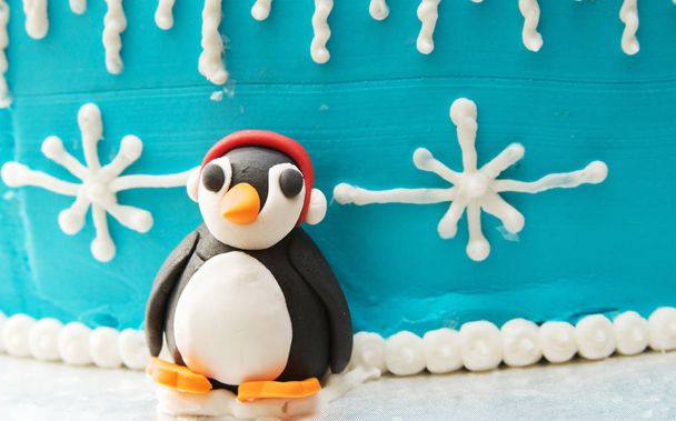 Pinguïn winter scène voedsel beeldhouwkunst.  - Foto, afbeelding