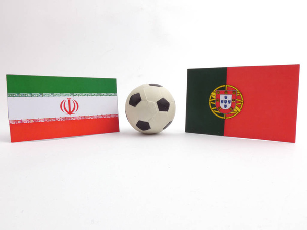 白い背景の上のサッカー ボール isloated とイランとポルトガル語の旗 - 写真・画像