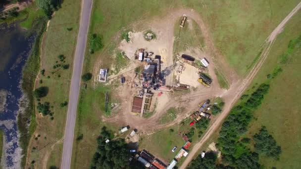 Aerial top view of the oil gas drilling tower in forest - Footage, Video